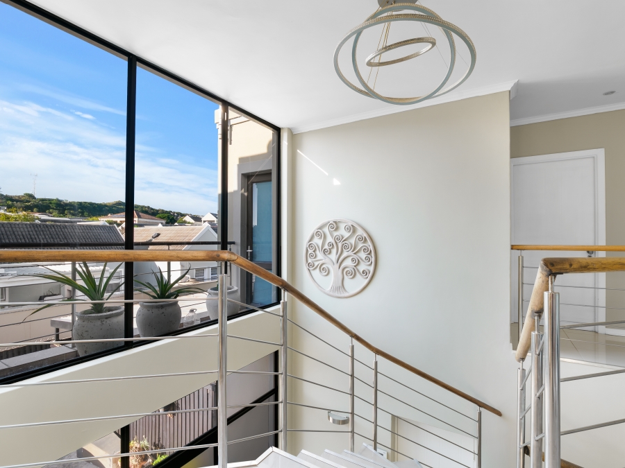 4 Bedroom Property for Sale in Zeegezicht Western Cape